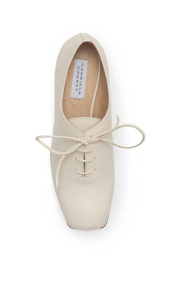 Gabriela Hearst Clio Oxford Heel In Ivory Nappa Leather