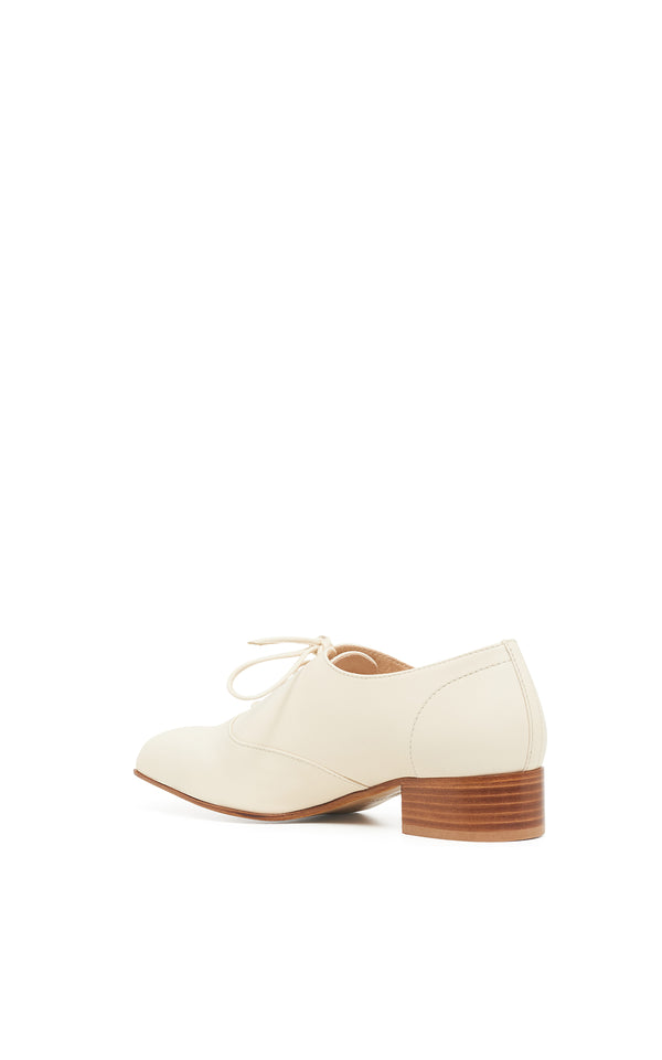 Gabriela Hearst Clio Oxford Heel In Ivory Nappa Leather
