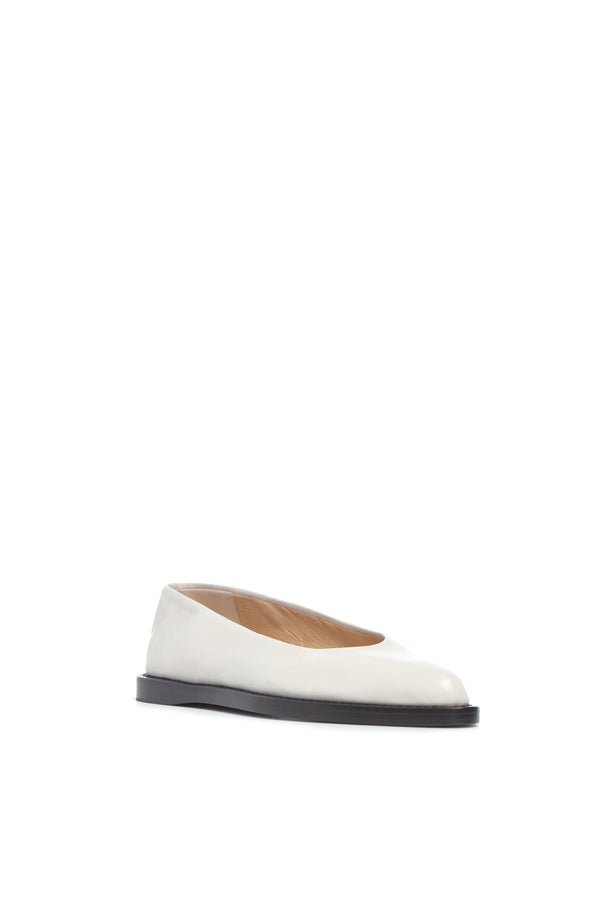 Gabriela Hearst Kati Ballerina Flat Shoe In Cream Leather