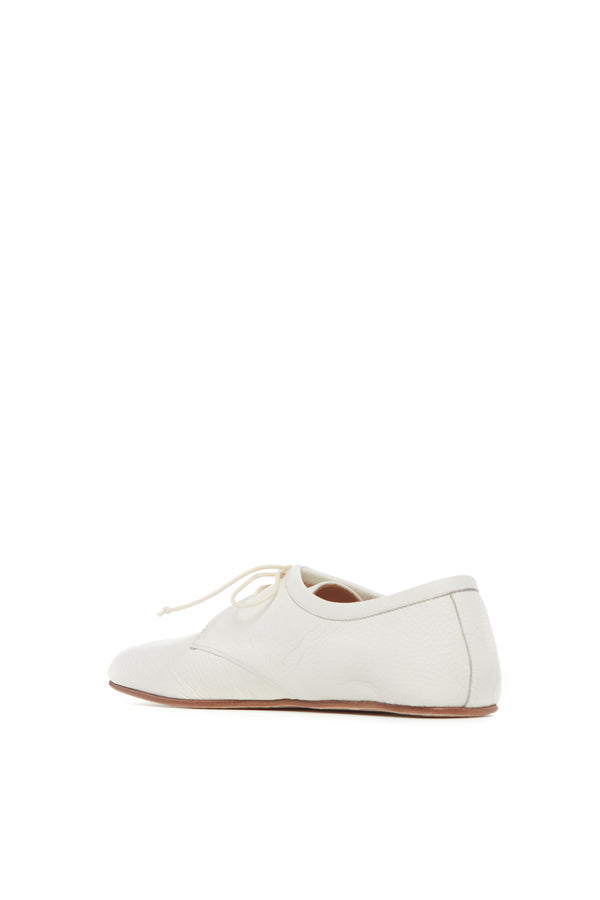 Gabriela Hearst Luca Flat Shoe In Cream Textured Leather