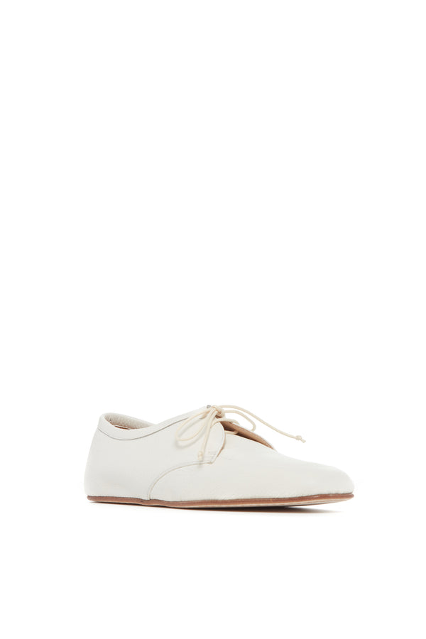 Gabriela Hearst Luca Flat Shoe In Cream Textured Leather