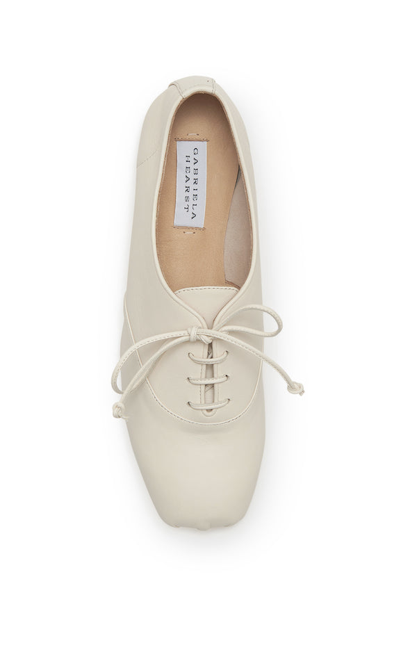 Gabriela Hearst Maya Oxford Flat Shoe In Ivory Nappa Leather